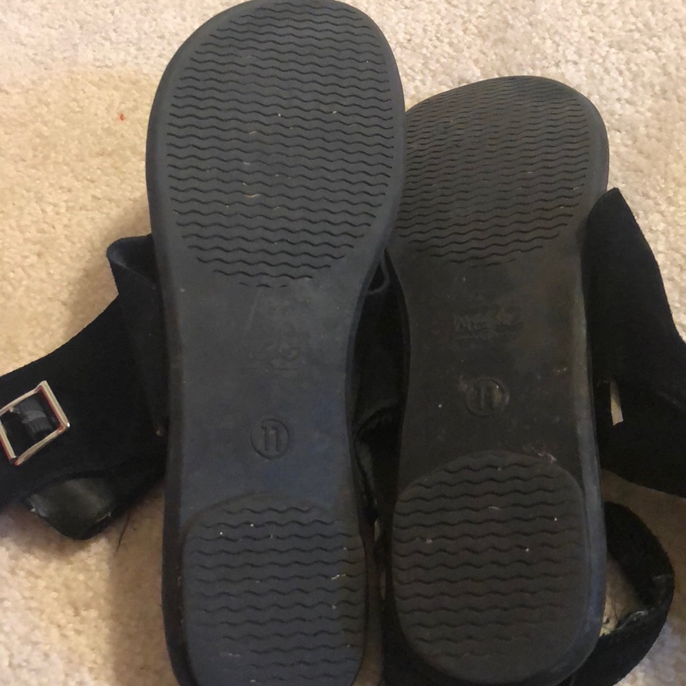 size 11  trendy black sandals - Picture 4 of 7